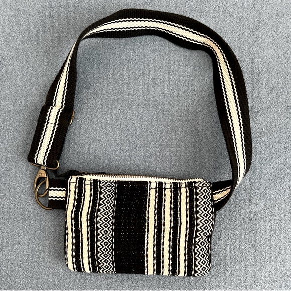 Billabong fiesta waist bag. - Picture 2 of 7